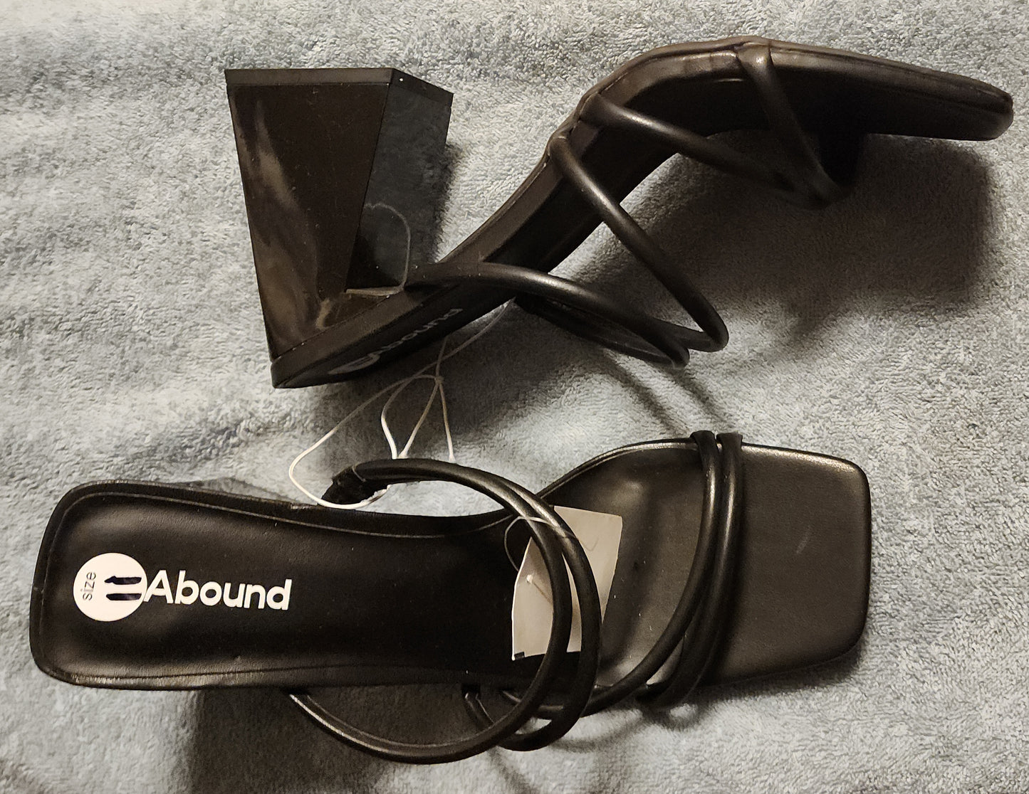 Abound Austyn Strappy Sandal. Sz 11 black.