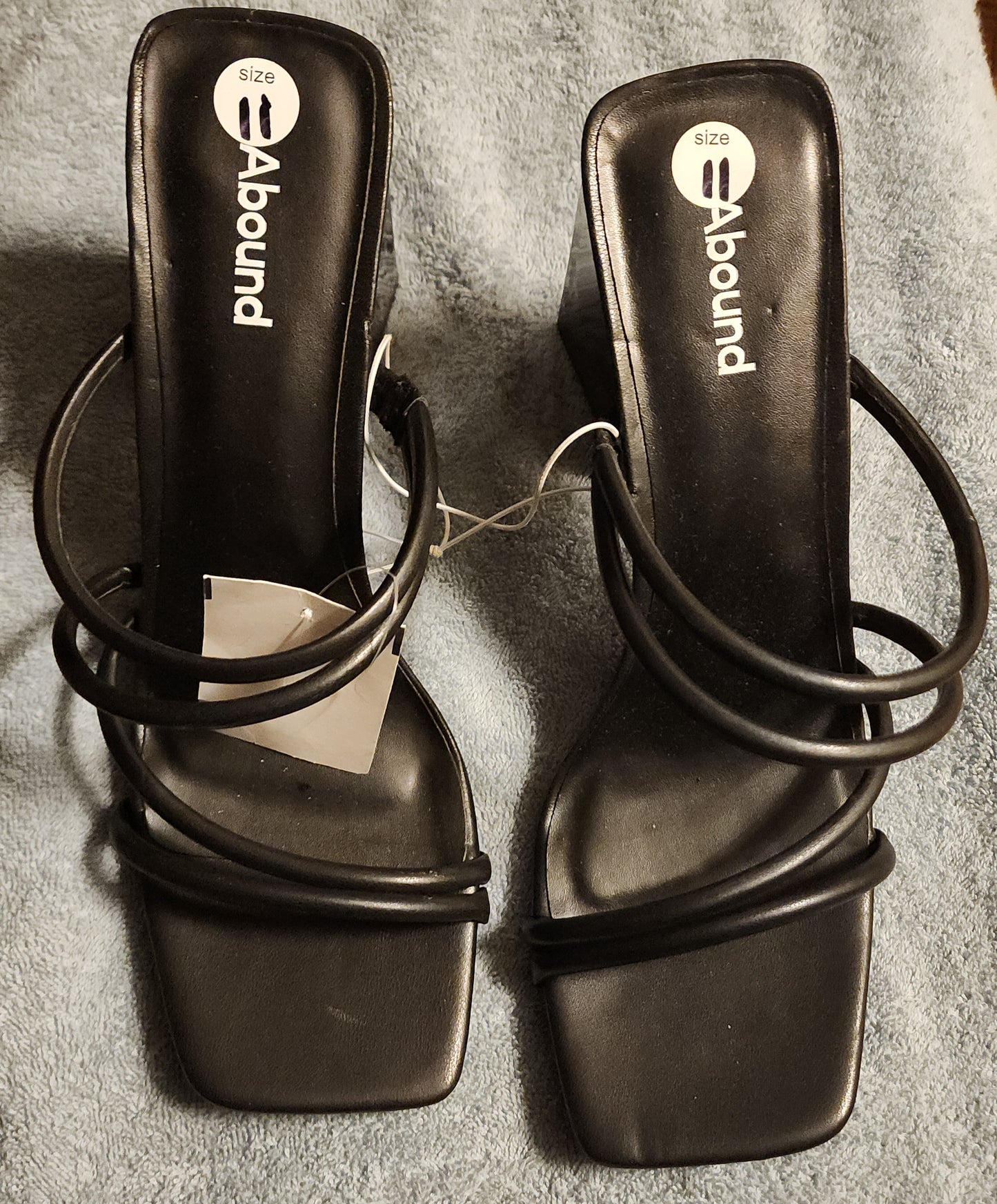 Abound Austyn Strappy Sandal. Sz 11 black.