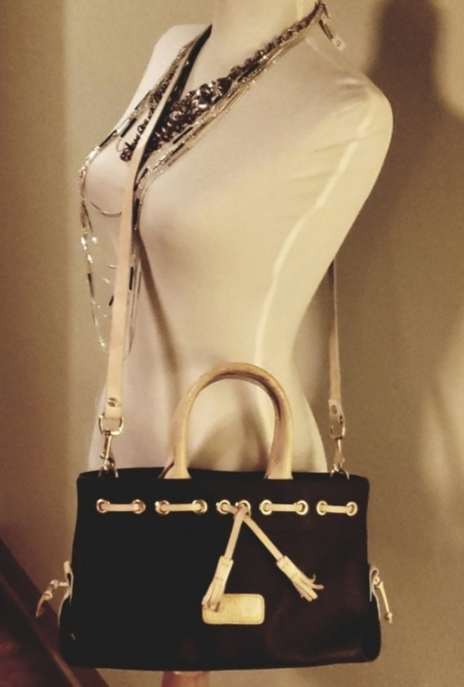 Dooney & Bourke blk/cream satchel.