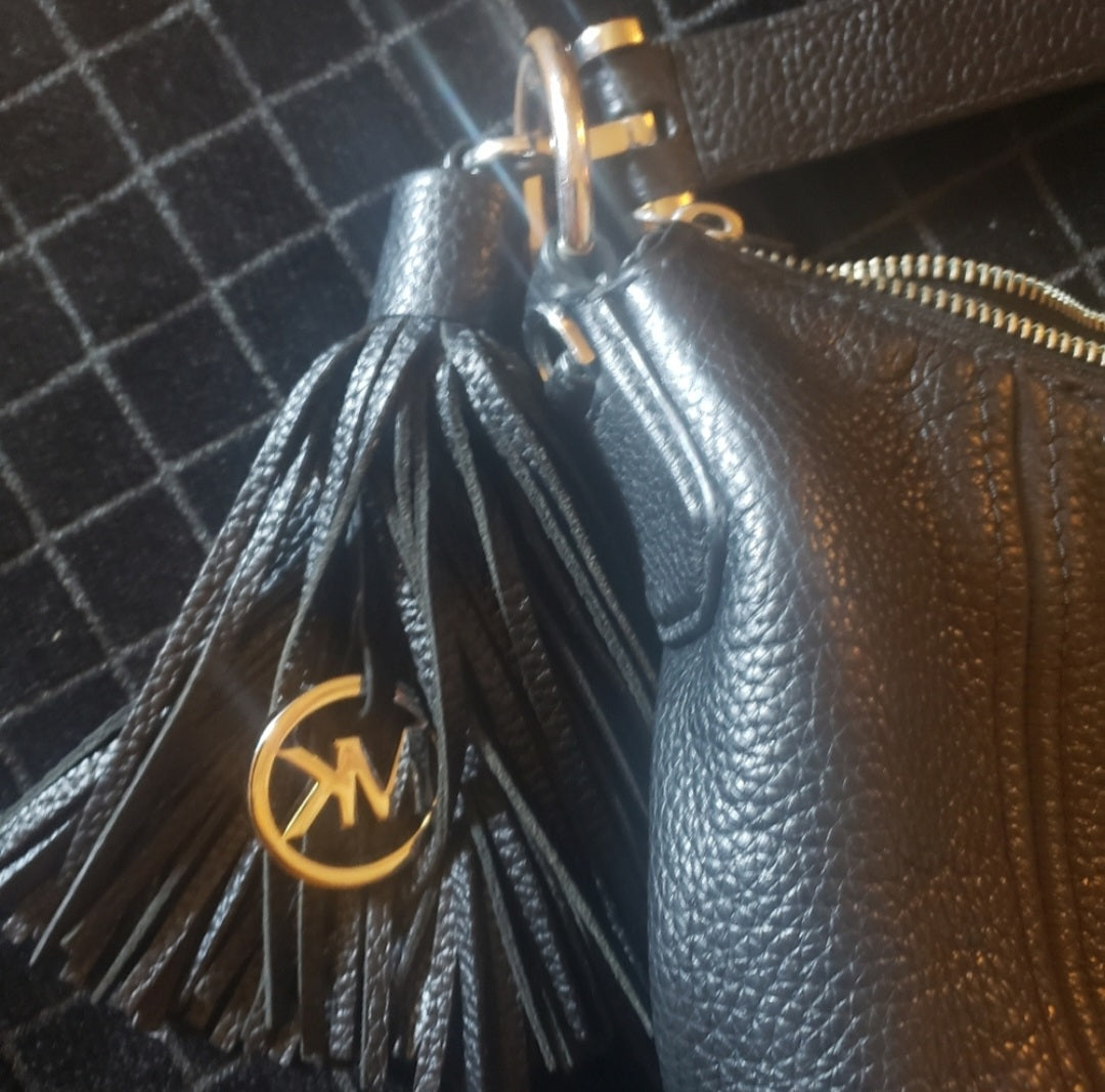 Michael Kors xlarge blk leather handbag.