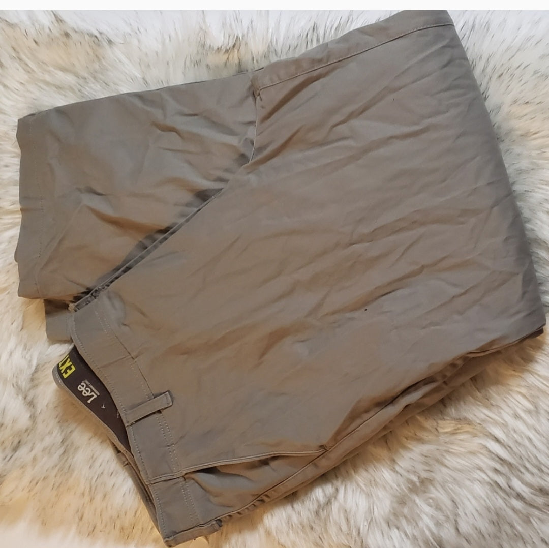 Lee extreme comfort pants. Sz 46 x 32