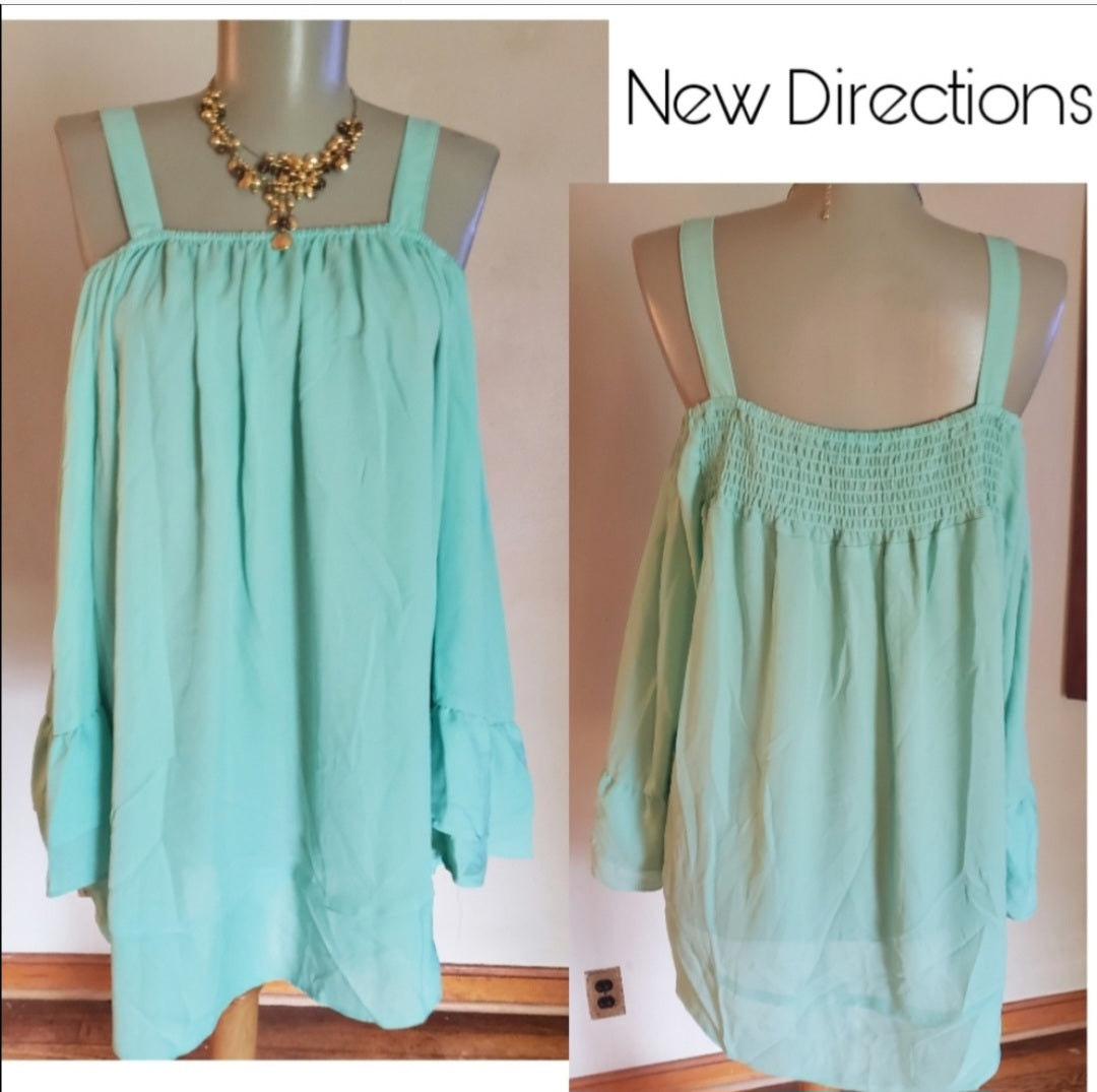 New Directions mint off the shoulder top Sz XL