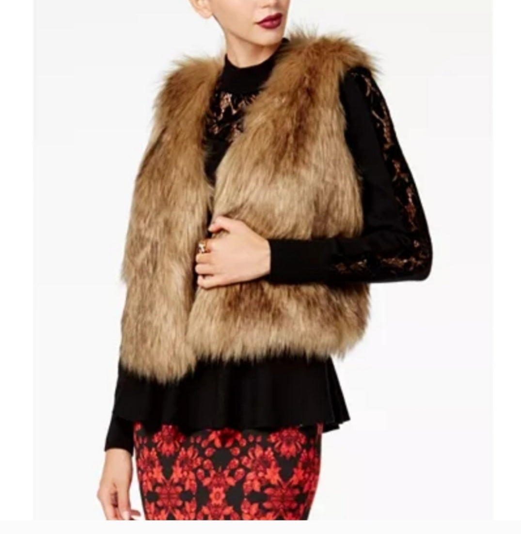Thalia Sodi faux fur puffy crop vest. Sz S