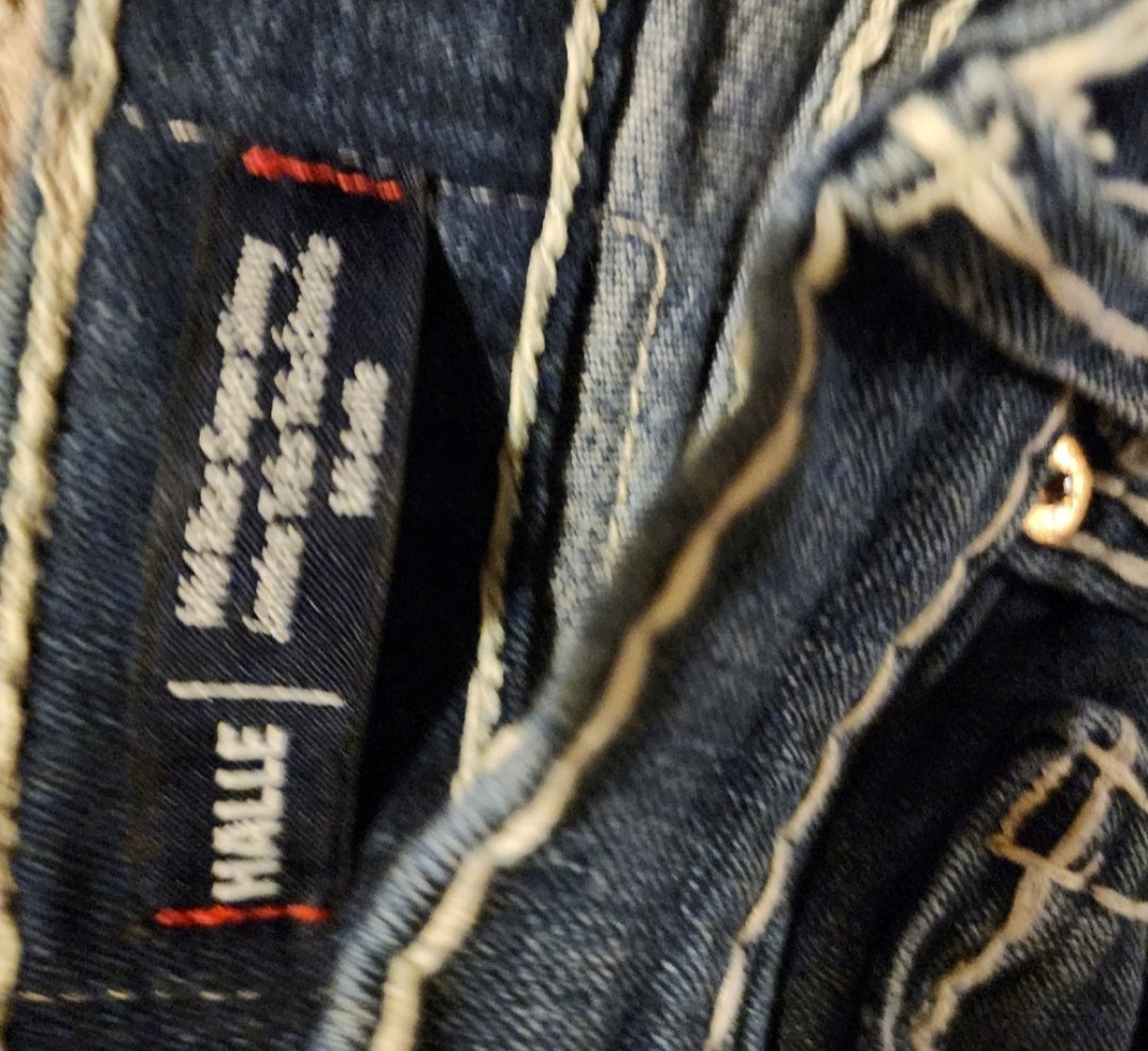 True Religion "Halle" Classic Denims. Sz 32. Firm