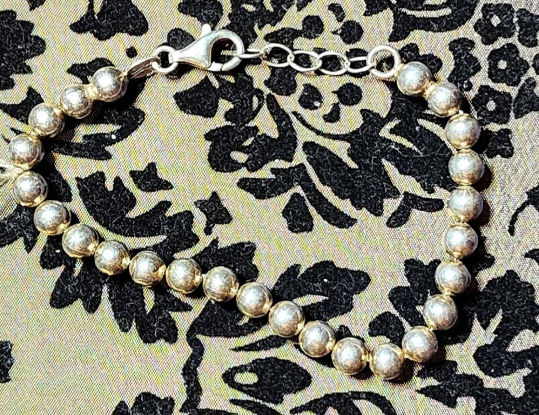 Vintage 925 Stearling Silver bead bracelet. 8". Stamped. #2