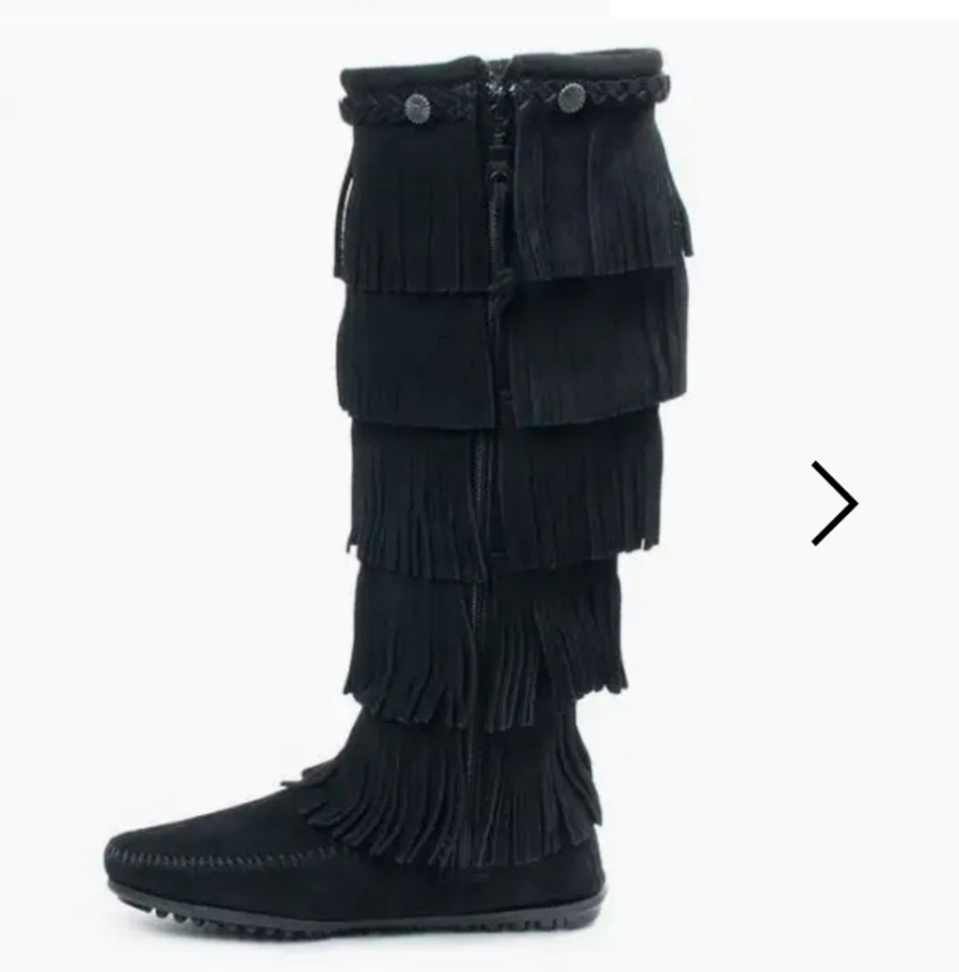 Minnetonka 5 layer fringe boot. Multiple sizes avail. New!