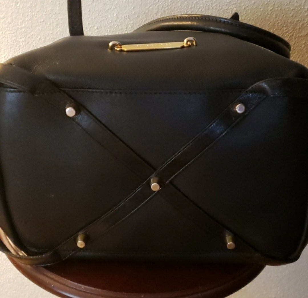 Authentic Burberry black leather handbag 😍