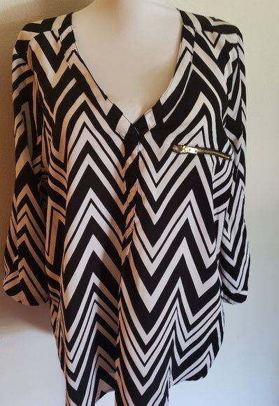 Tacera blk/white blouse. Size large