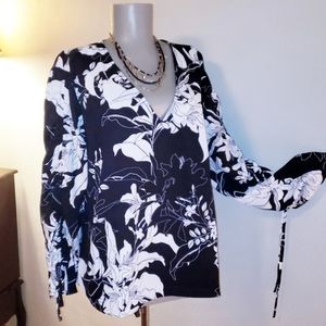 Bar lll floral ruched sleeved blouse. Sz XXL