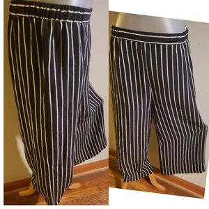 Wide leg crop striped pants. Sz XL