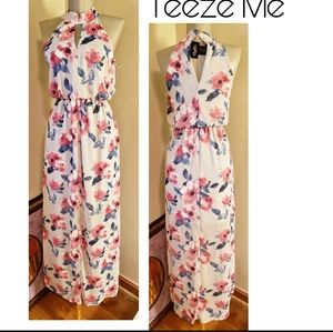 Teeze Me floral halter/key hole dress. Sz 2