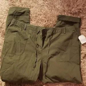 Green khaki cuffed drawstring crop pants. Sz 18