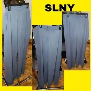 SLNY gray wide leg pants. Zips in rear. Light flowy material. New. Sz 16