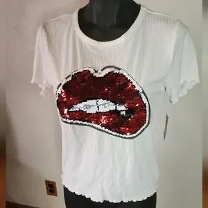 Free kisses sequin ribbed crop tee. Sz Large