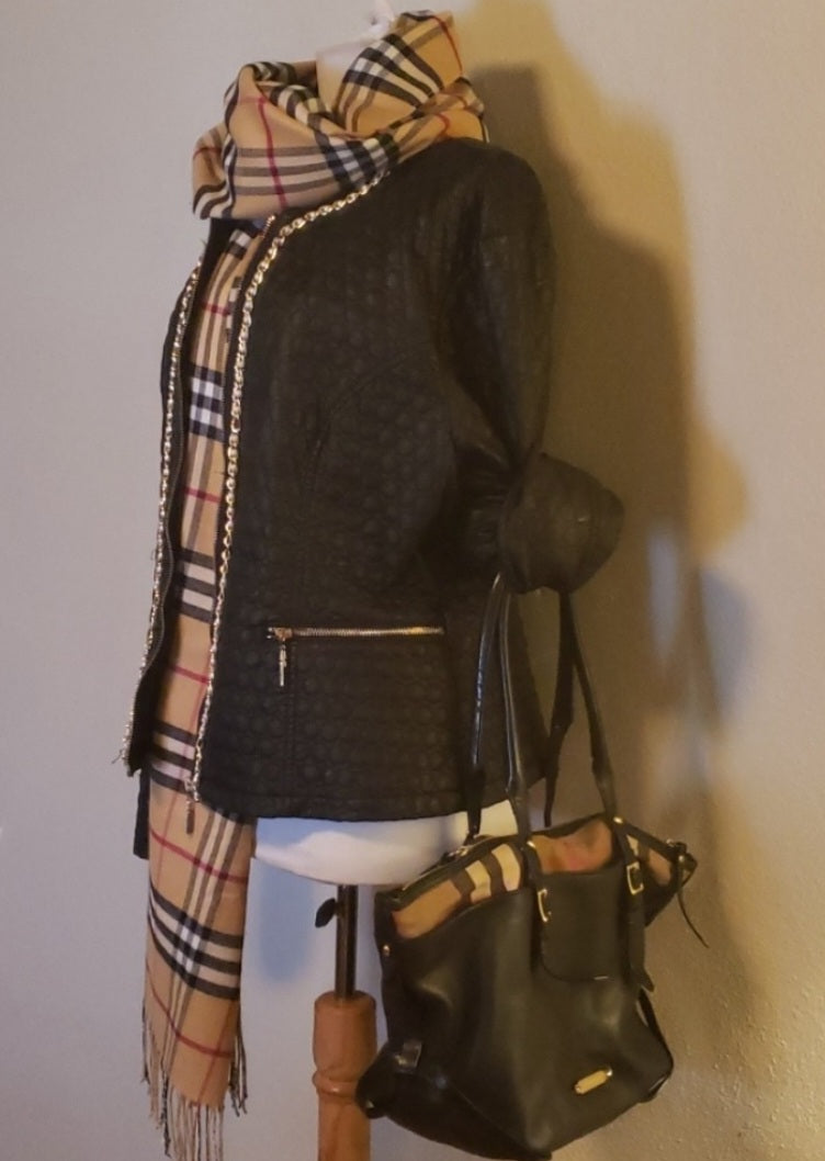 Auth Burberry black leather handbag w/traditional check