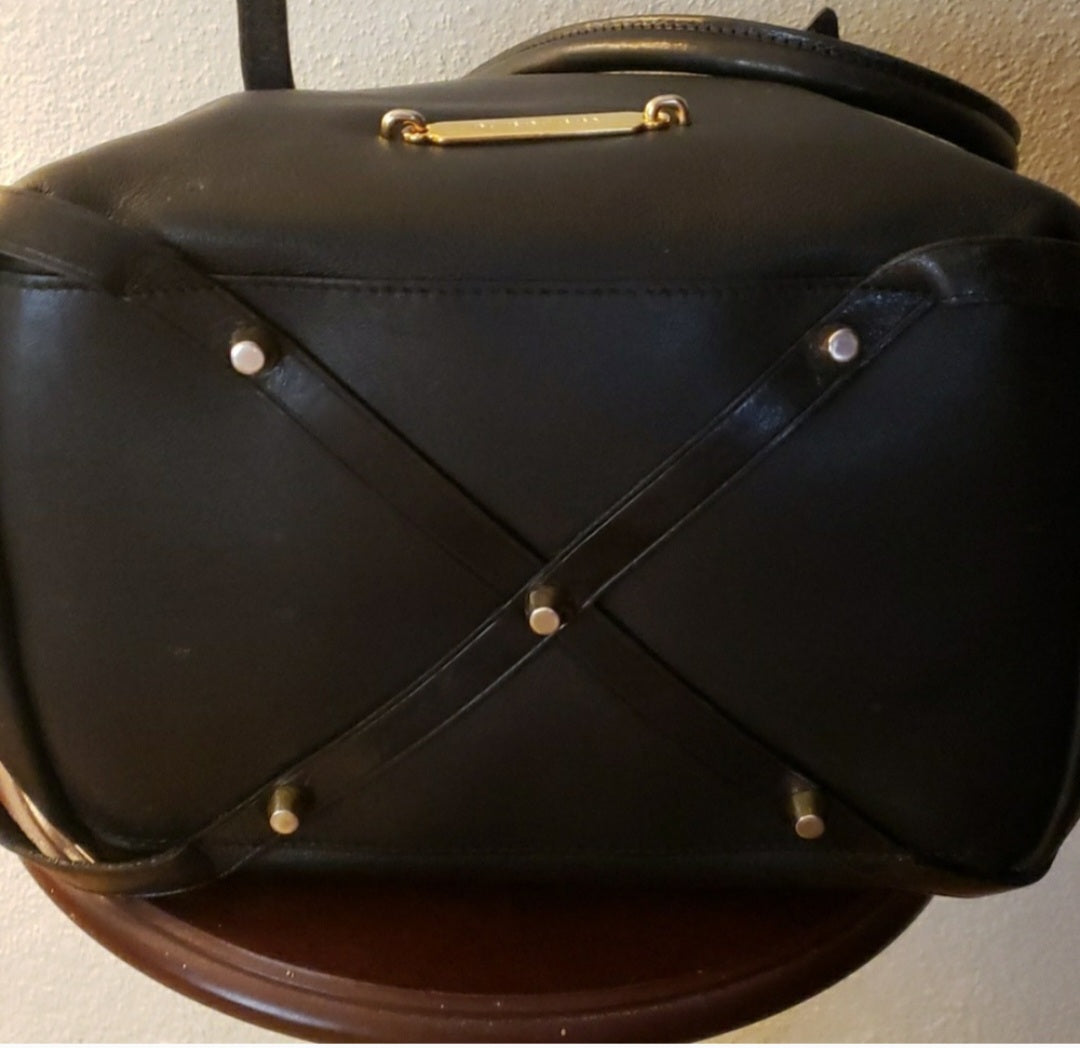 Auth Burberry black leather handbag w/traditional check