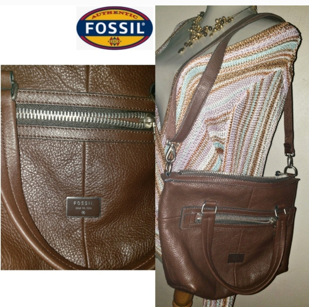 Fossil dark brown adjustable strap leather bag.