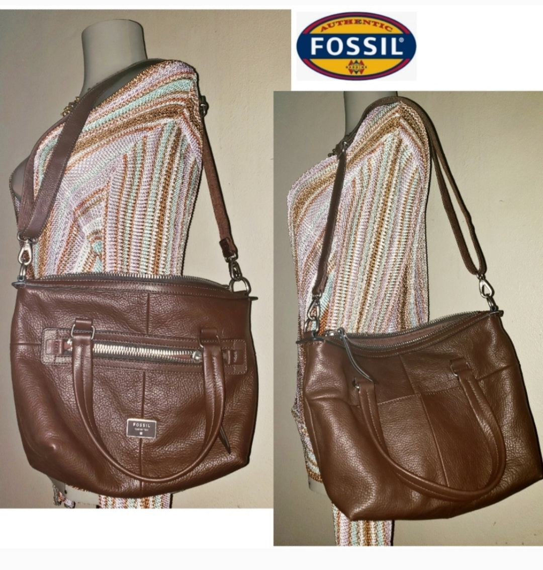 Fossil dark brown adjustable strap leather bag.