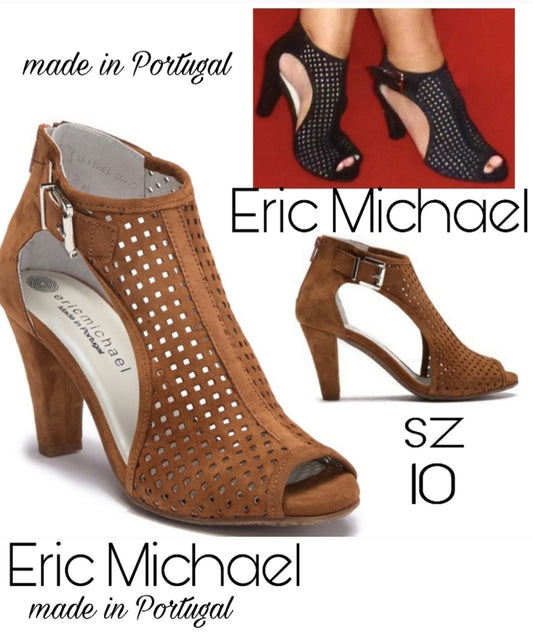 Eric Michael Crystal Suede Cutout shootie. Sz 10