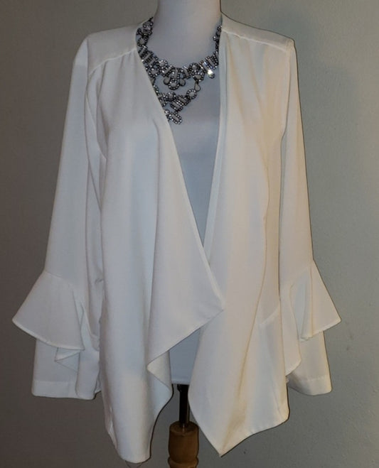 Beautiful eggshell capelet/. Size 1x