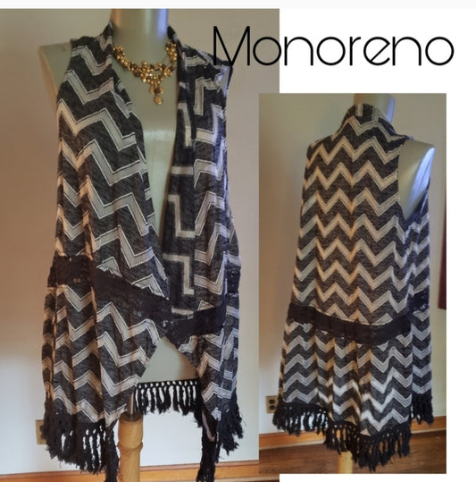 Monoreno chevron pattern fringe vest. Sz Sm