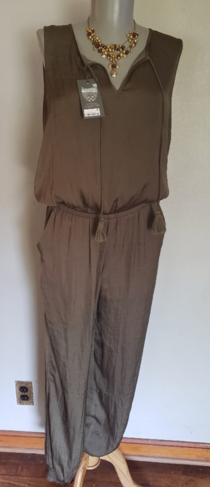 Vince Camuto olive satin jogger jumper XS Org $129