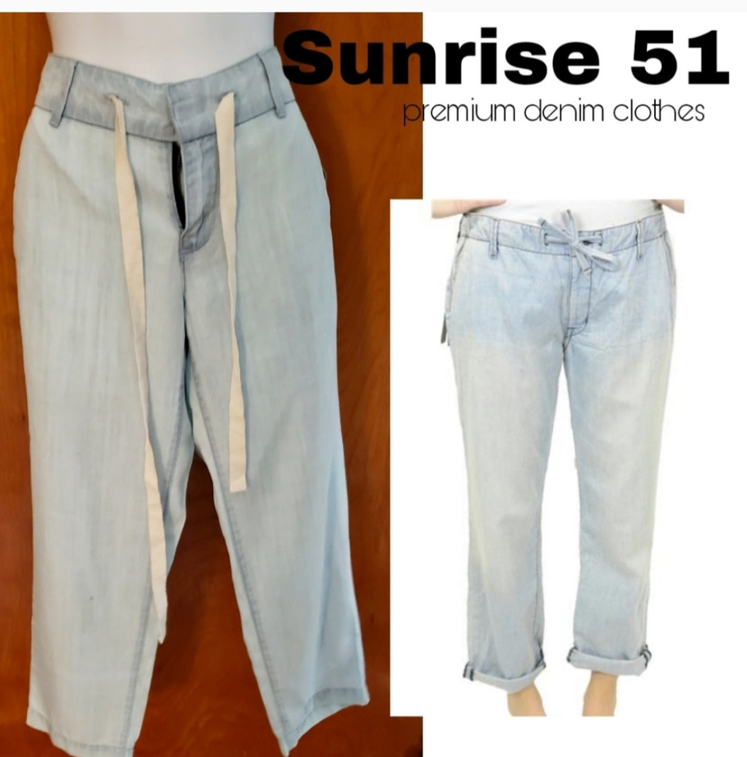 Sunrise 51 light chambray crop pants.  Sz 28