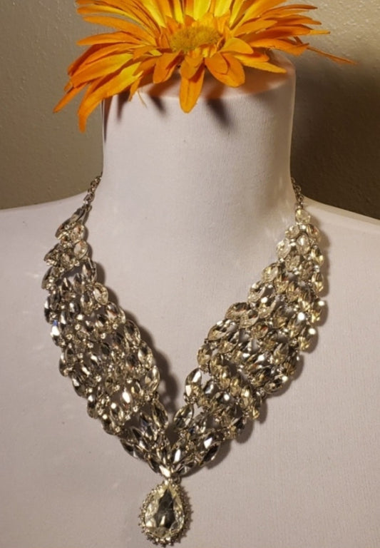 Beautiful Persimmon royalty diamond necklace.