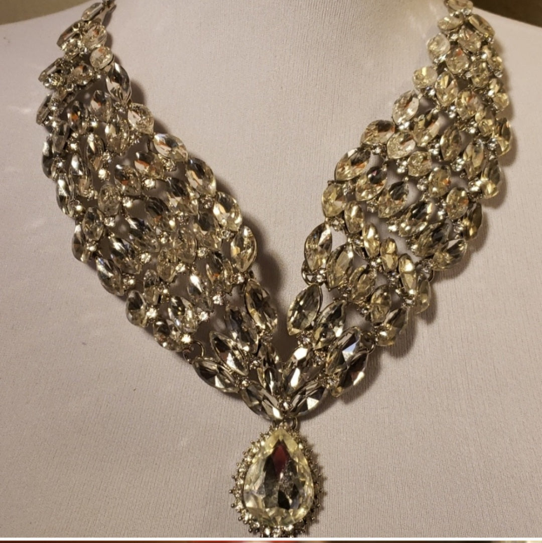 Beautiful Persimmon royalty diamond necklace.