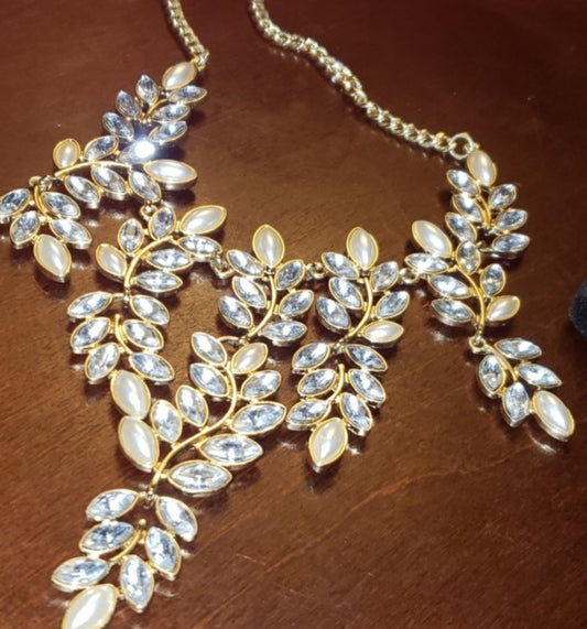 Beautiful Charming Charlie rhinestone necklace.