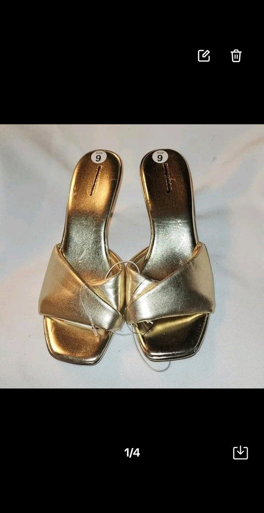 Express gold slide in heels. Sz 9. Fashion Stylish Heeled Elegant