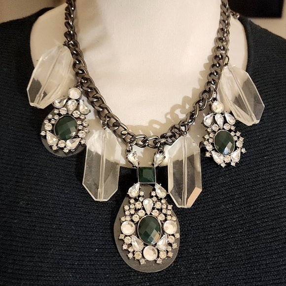 Vintage gemed necklace.  Emerald green.