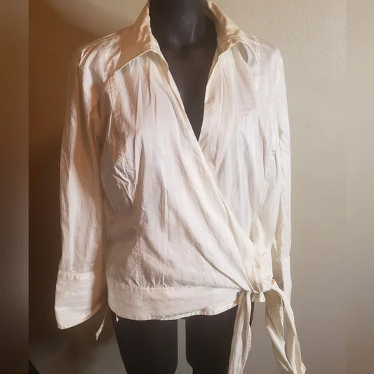 Apostrophe white wrap top.  Sz XL (18)