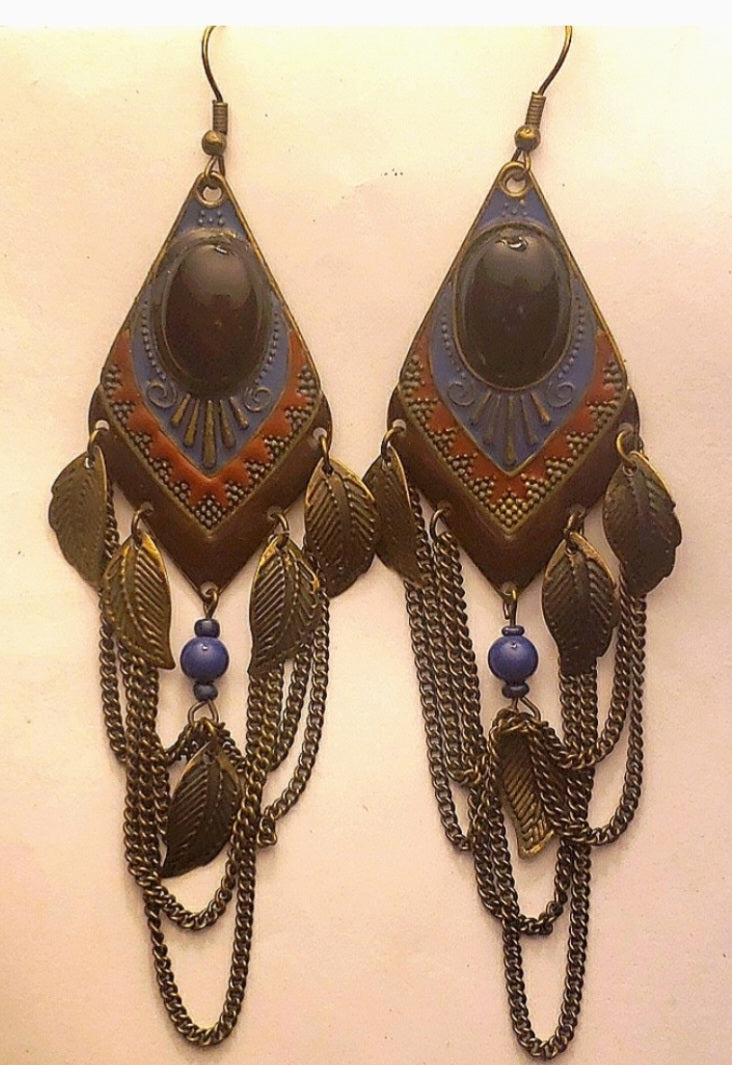 Beautiful vintage dangling earrings.