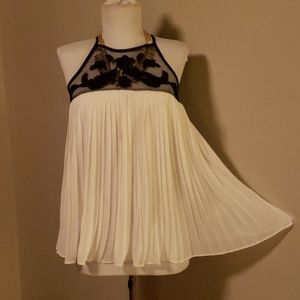 Do & Be pretty blk/wht sheer swing tank. Size L