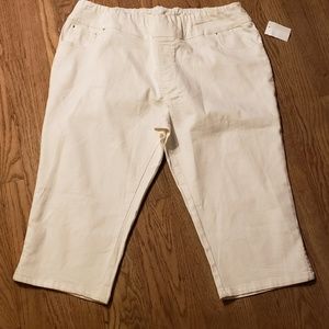Blair white capris. Size 20pt
