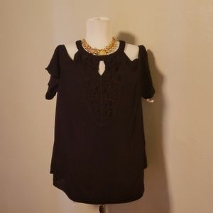 IZ Byer cold shoulder blouse. Size XL
