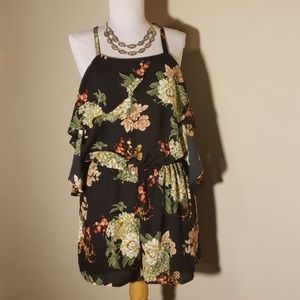 Wishful Park ruffled floral romper. Size Lrge