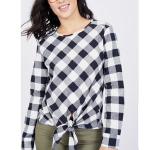 Hayes blk & wht plaid flannel tie front top Sz Lrg