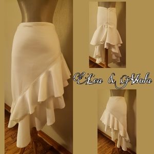 Lea & Viola white ruffled asymtrcl skirt.  Sz S