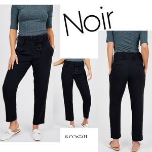 Noir

Paperbag Waist Pant. NWT. Sz small