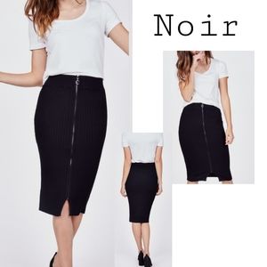 Noir zip front rib Sweater Skirt. Sz XL