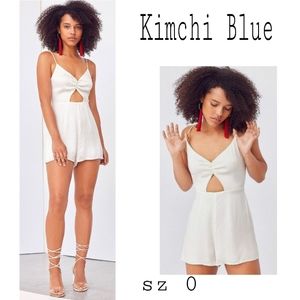 Kimchi Blue white satiny romper. Sz 0