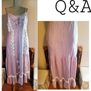 Q&A lavender embroidered peasant dress. Sz Lrg