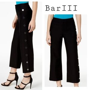 Bar III silver studded trim crop pants. Sz 6