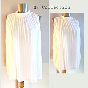 NY Collection white micro pleated swing top. Sz Sm