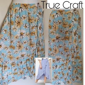 True Craft sunflower ruffle skirt.  Sz Lrg