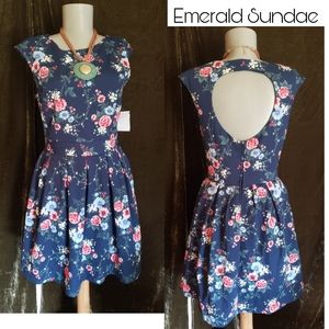 Emerald Sundae blue floral open back dress.  Sz Md