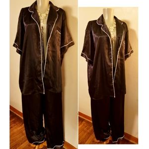 Black w/wht trim satiny pajama set. Sz Xl.