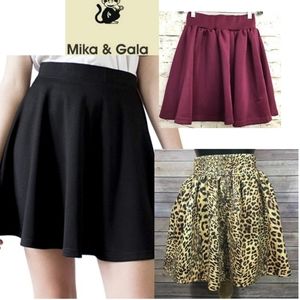 Mika & Gala circle pull on skirt.  Sz Sm